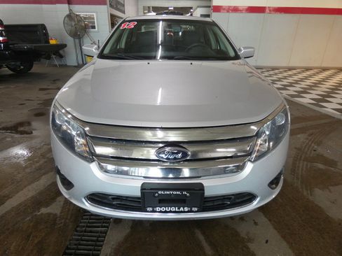 Used 2012 Ford Fusion SE image 2