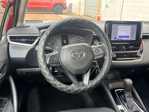 Used 2023 Toyota Corolla LE image 4