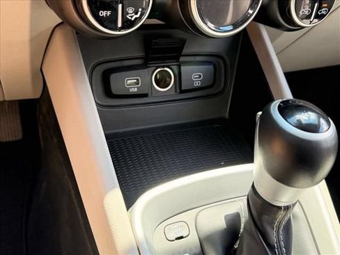 Used 2025 Hyundai Venue SEL FWD image 24
