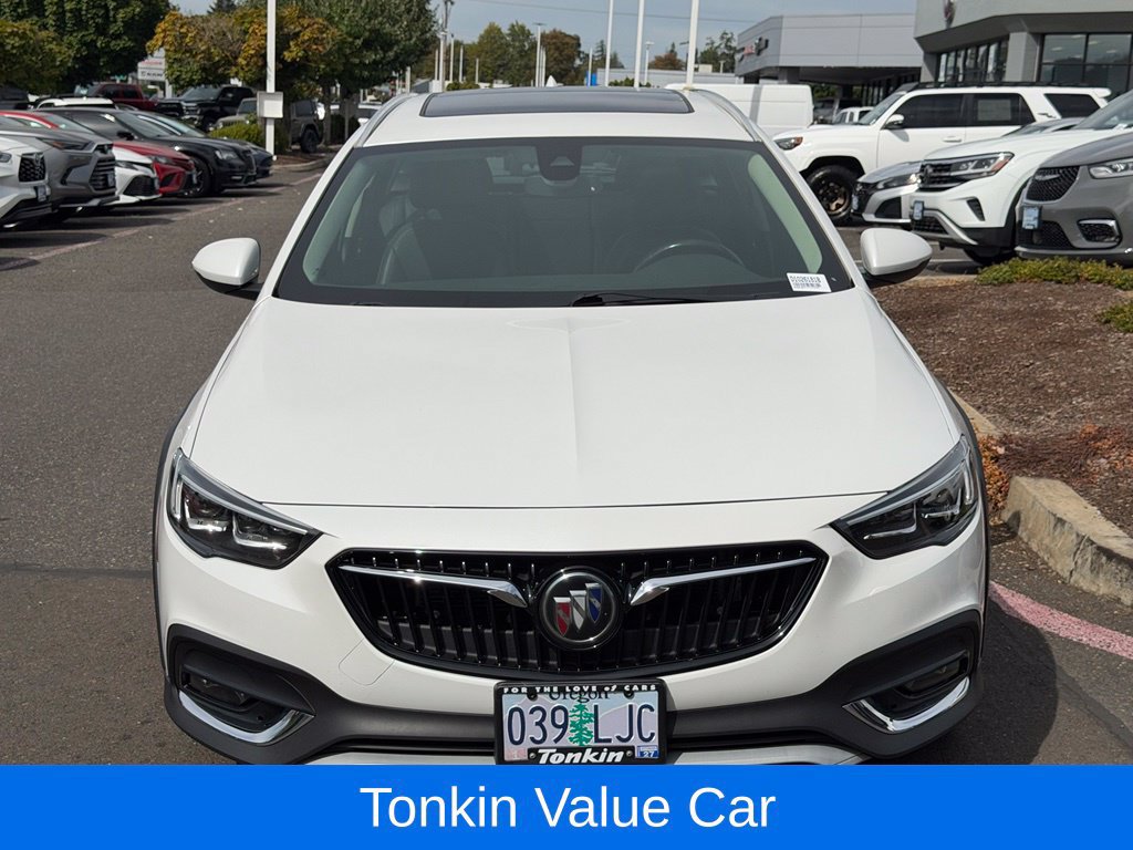Used 2018 Buick Regal Essence w/ Driver Confidence Package #1 AWD/4WD image 3