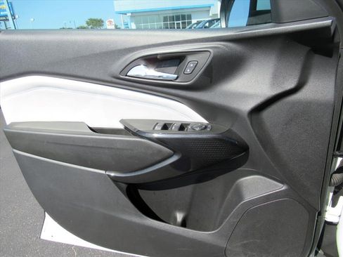 Certified 2024 Chevrolet Trax LT w/ Driver Confidence Package image 17