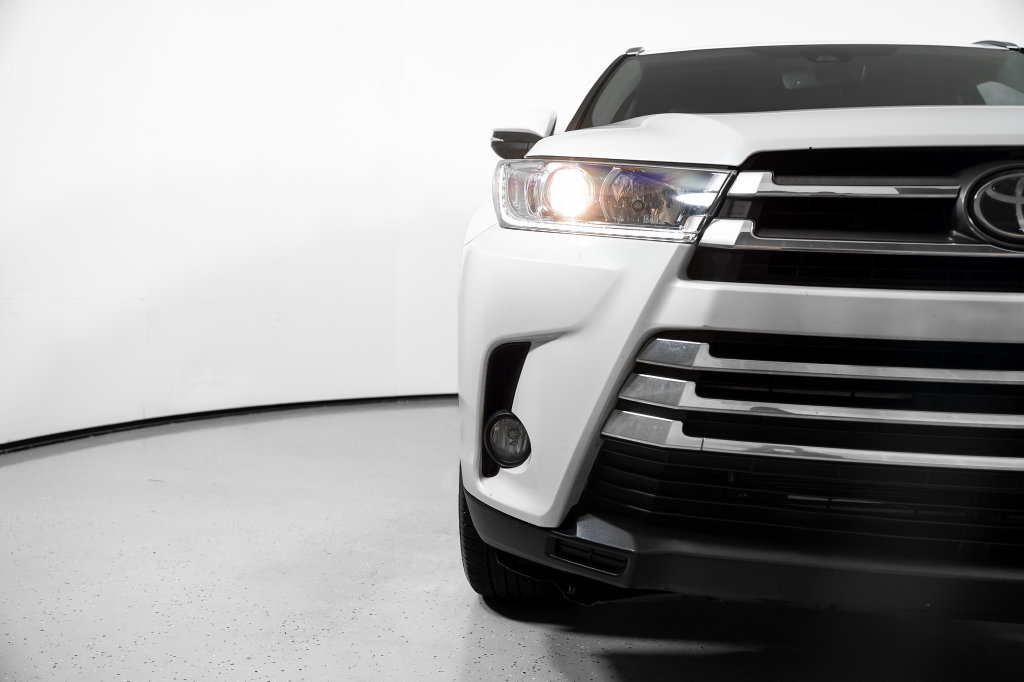 Used 2018 Toyota Highlander Limited AWD/4WD image 16
