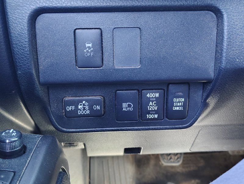 Used 2020 Toyota Tacoma TRD Off-Road w/ Blackout Package AWD/4WD image 11