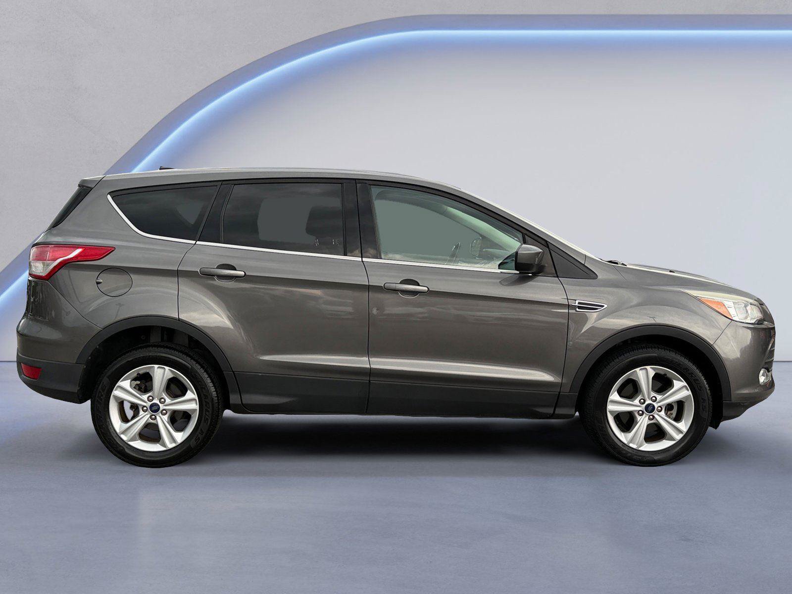 Used 2013 Ford Escape SE FWD image 2