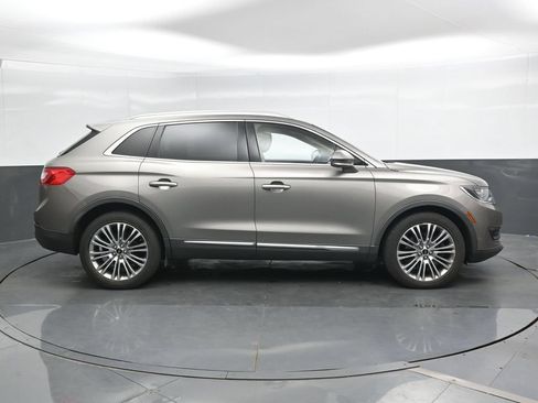 Used 2017 Lincoln MKX Reserve w/ Driver Assistance Package AWD/4WD image 3