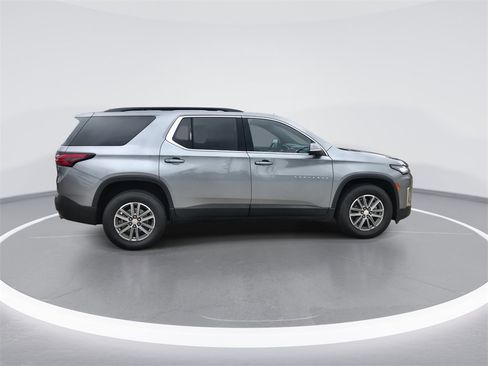 Used 2023 Chevrolet Traverse LT image 9