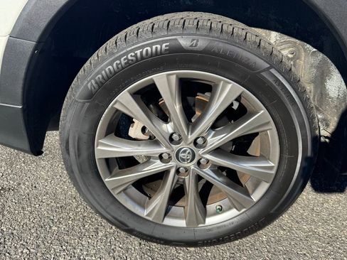 Used 2016 Toyota RAV4 Limited image 38