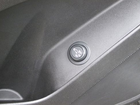 Used 2023 Chevrolet Equinox RS w/ LPO, Floor Liner Package image 15