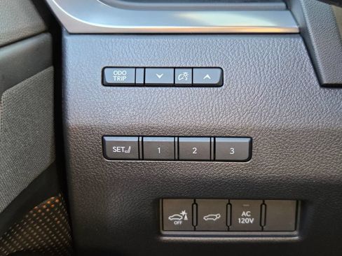Used 2025 Lexus GX 550 w/ Accessory Package (31) AWD/4WD image 38