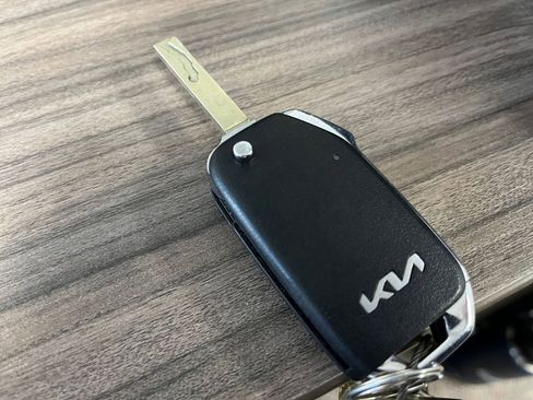 Used 2025 Kia Soul LX w/ LX Technology Package FWD image 21