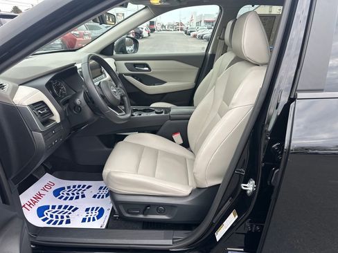 Used 2023 Nissan Rogue SV w/ SV Premium B Package image 9