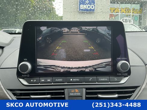 Used 2025 Nissan Altima 2.5 SV FWD image 17