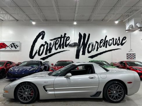 Used 2004 Chevrolet Corvette Z06 w/ Memory Package RWD image 2