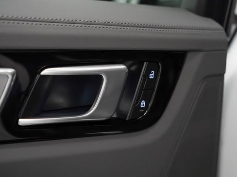 Certified 2023 Porsche Cayenne Platinum Edition image 13