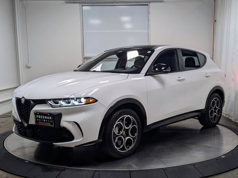 Used 2025 Alfa Romeo Tonale w/ Premium Package AWD/4WD image 4