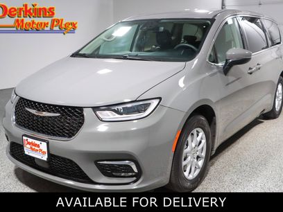 Used 2023 Chrysler Pacifica Touring-L