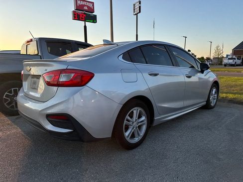 Used 2016 Chevrolet Cruze LT w/ Sun And Sound Package image 4