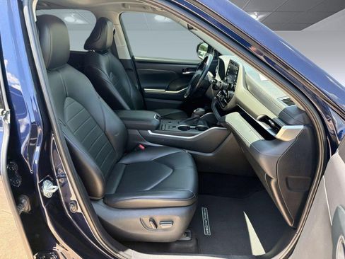 Used 2021 Toyota Highlander XLE FWD image 24