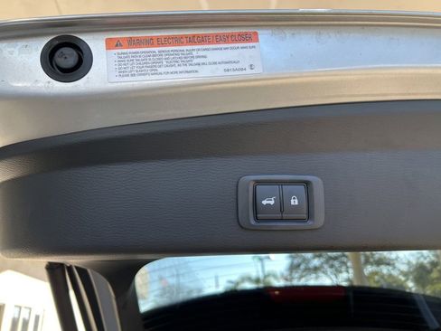 New 2025 Mitsubishi Outlander SE image 35