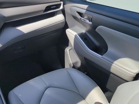 Used 2023 Toyota Highlander XLE image 15