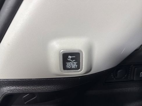 Used 2022 Jeep Grand Cherokee Limited AWD/4WD image 35