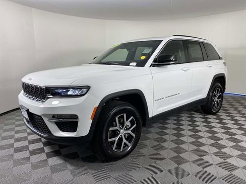 Used 2025 Jeep Grand Cherokee Limited AWD/4WD image 4