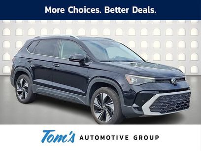 Used 2025 Volkswagen Taos SE w/ Panoramic Sunroof Package