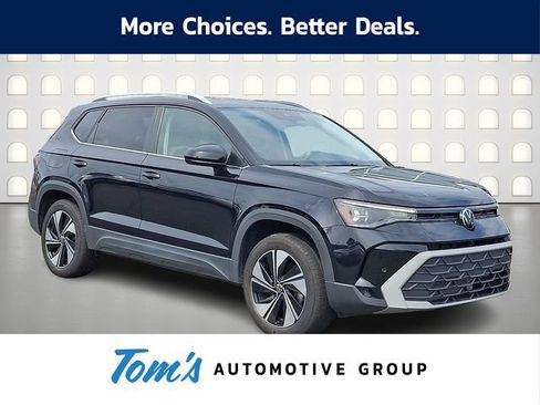Used 2025 Volkswagen Taos SE w/ Panoramic Sunroof Package AWD/4WD image 1