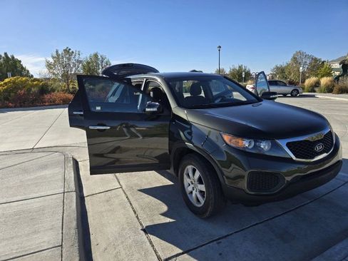 Used 2011 Kia Sorento LX image 16