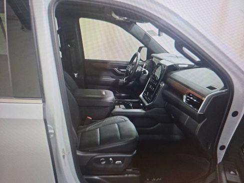 Used 2026 GMC Yukon Denali w/ Sun & Power Step Package AWD/4WD image 10