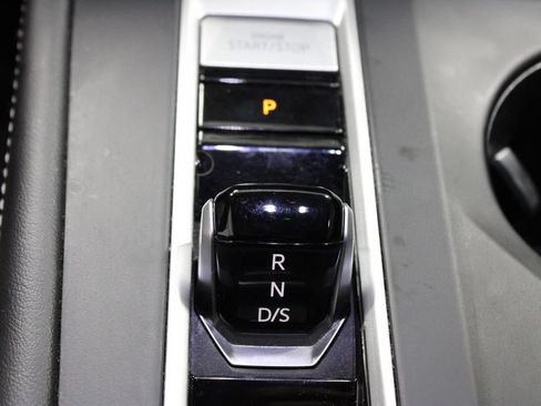 Used 2024 Volkswagen Atlas Cross Sport SE AWD/4WD image 31