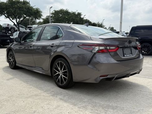 Used 2024 Toyota Camry SE FWD image 7