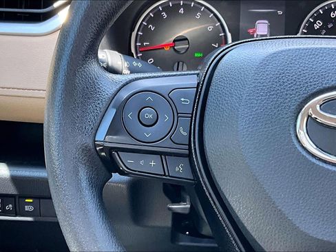 Used 2021 Toyota RAV4 XLE FWD image 23