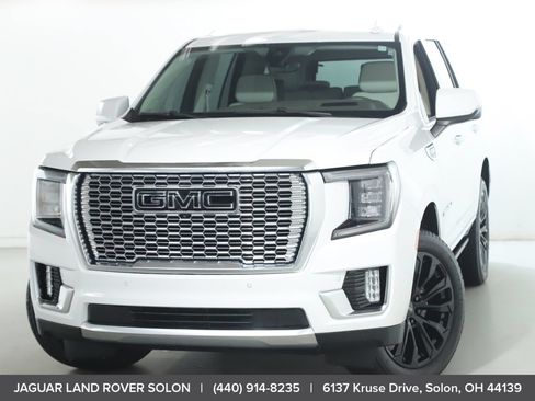 Used 2021 GMC Yukon Denali w/ Denali Premium Package AWD/4WD image 3
