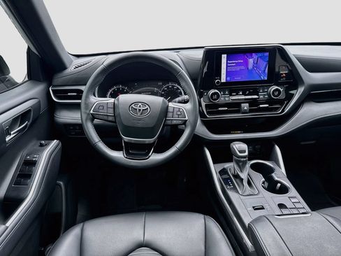 Used 2024 Toyota Highlander XSE FWD image 23