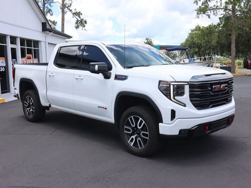 Used 2022 GMC Sierra 1500 AT4 w/ AT4 Premium Package image 2