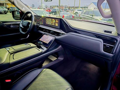 Used 2025 INFINITI QX80 Luxe image 12