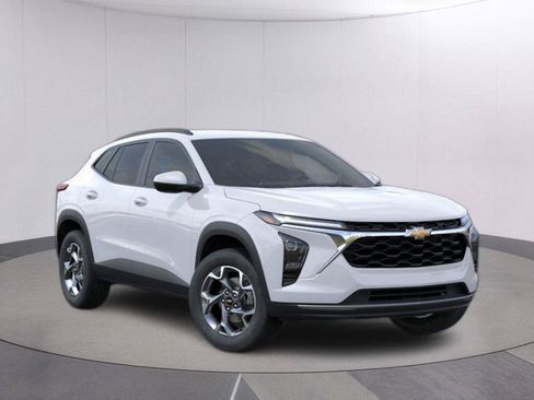 New 2026 Chevrolet Trax LT w/ Driver Confidence Package FWD image 1