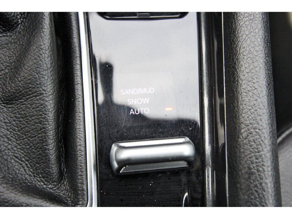 Used 2024 Jeep Compass Latitude w/ Sun and Sound Group AWD/4WD image 28