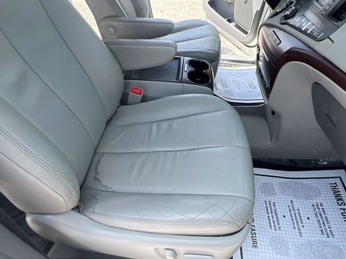 Used 2013 Toyota Sienna XLE w/ Premium Pkg FWD image 24