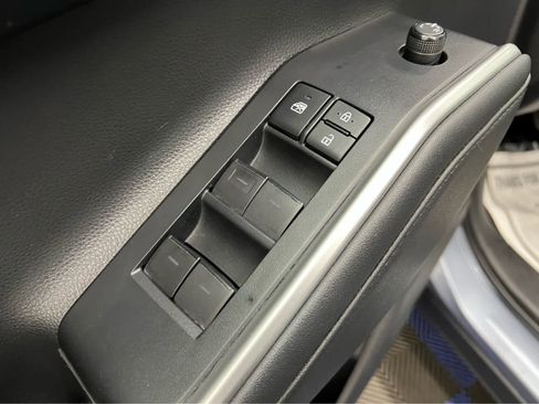 Used 2021 Toyota Highlander XLE image 15