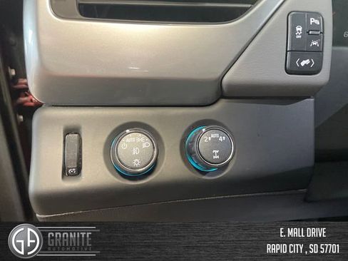 Used 2020 Chevrolet Suburban LT AWD/4WD image 31