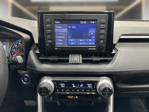 Used 2022 Toyota RAV4 XLE w/ Convenience Package image 9