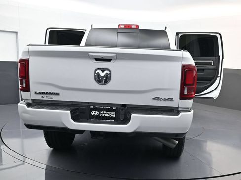 Used 2026 RAM 2500 Laramie AWD/4WD image 32