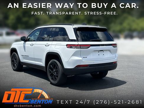 Used 2025 Jeep Grand Cherokee Altitude AWD/4WD image 5