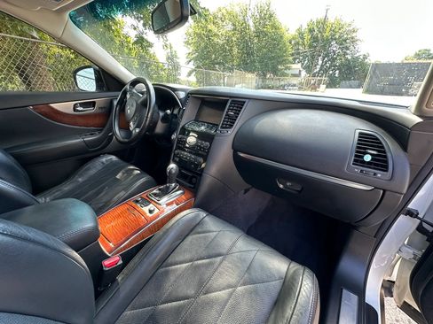 Used 2014 INFINITI QX70 2WD w/ Premium Package image 16