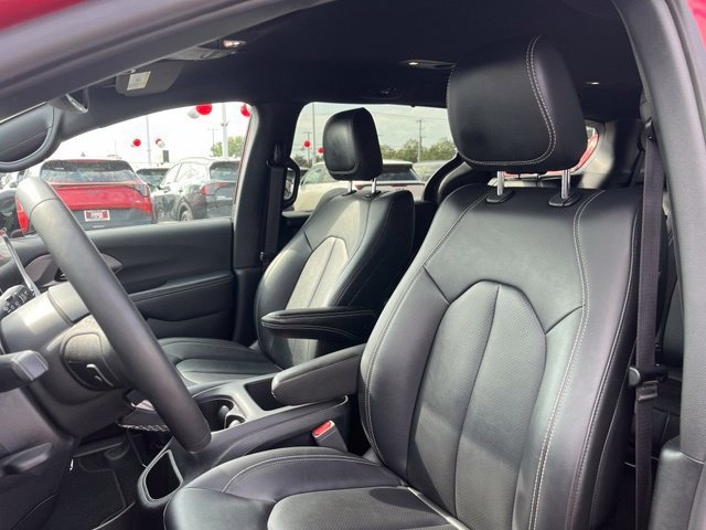 Used 2025 Chrysler Pacifica Select FWD image 17