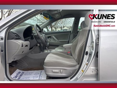 Used 2010 Toyota Camry LE image 16