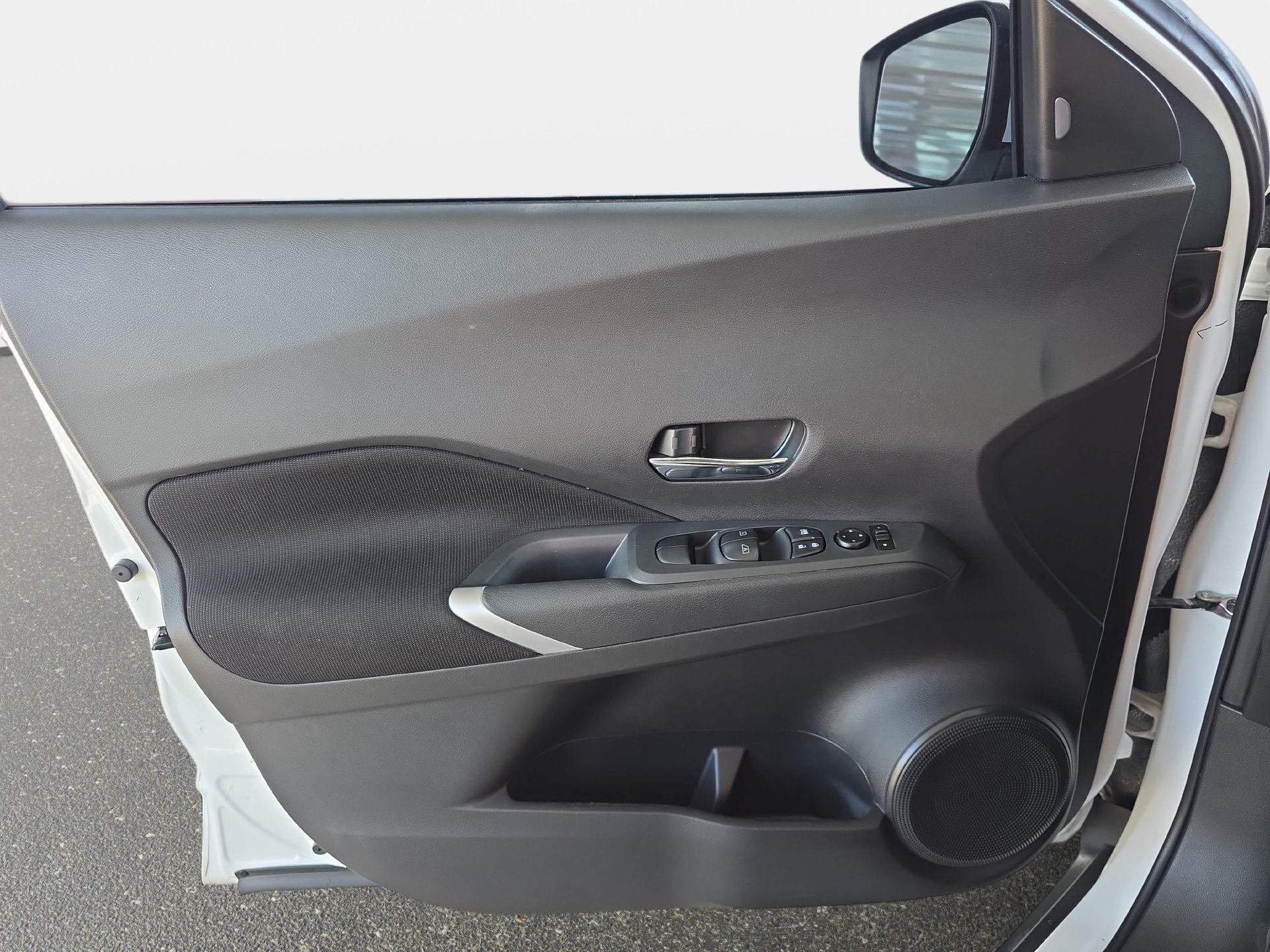 Used 2023 Nissan Kicks SV FWD image 25