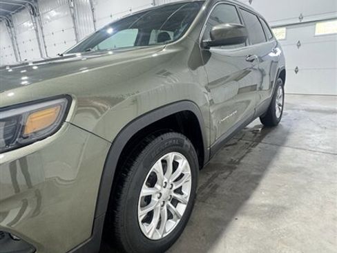 Used 2019 Jeep Cherokee Latitude w/ Popular Appearance Group AWD/4WD image 4